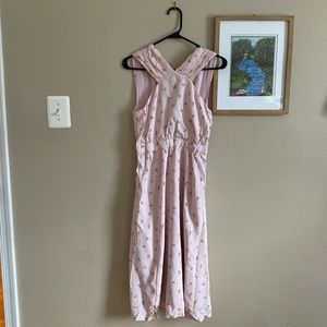 gorgeous summer dress, almost backless. fits like a small.